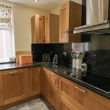 Barwick - Spacious 2 Bed With 2 Floors Located In Scarborough, Great For Family Trips! *