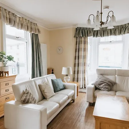 Barwick - Spacious 2 Bed With 2 Floors Located In Scarborough, Great For Family Trips! *
